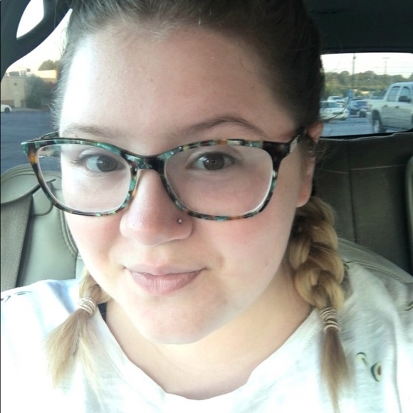 Meet your Posher, Kendall - Picture 1 of 1